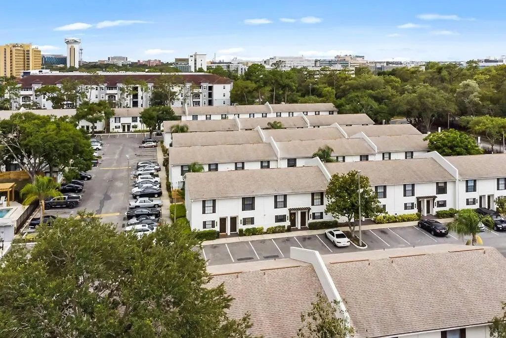 Cozy Townhouse - Gym Pool Golf Fast Wifi 2B2B Appartement Tampa