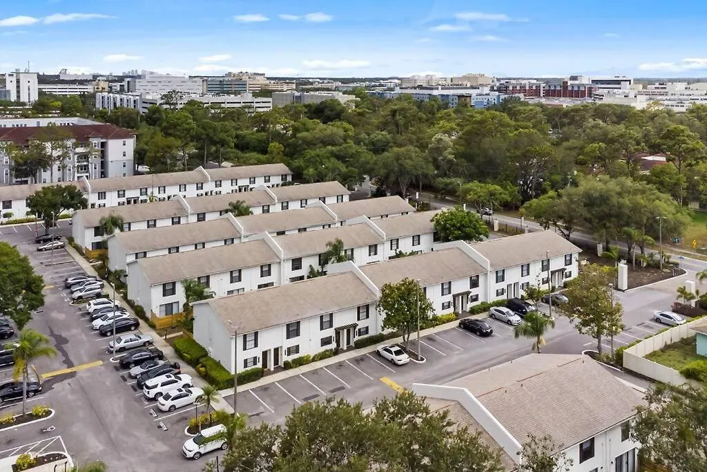 Cozy Townhouse - Gym Pool Golf Fast Wifi 2B2B Appartement Tampa